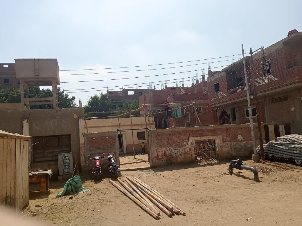 تجهيزات سُرادق عزاء ضحايا حادث الإسماعيلية بالشرقية 01