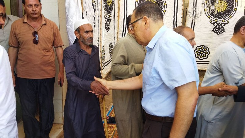 محافظ الشرقية يقدم العزاء لأسر الضحايا 03