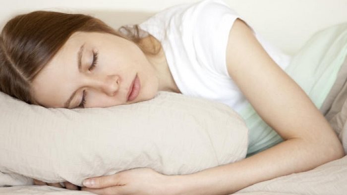 مشروبات طبيعية تساعد على النوم العميق