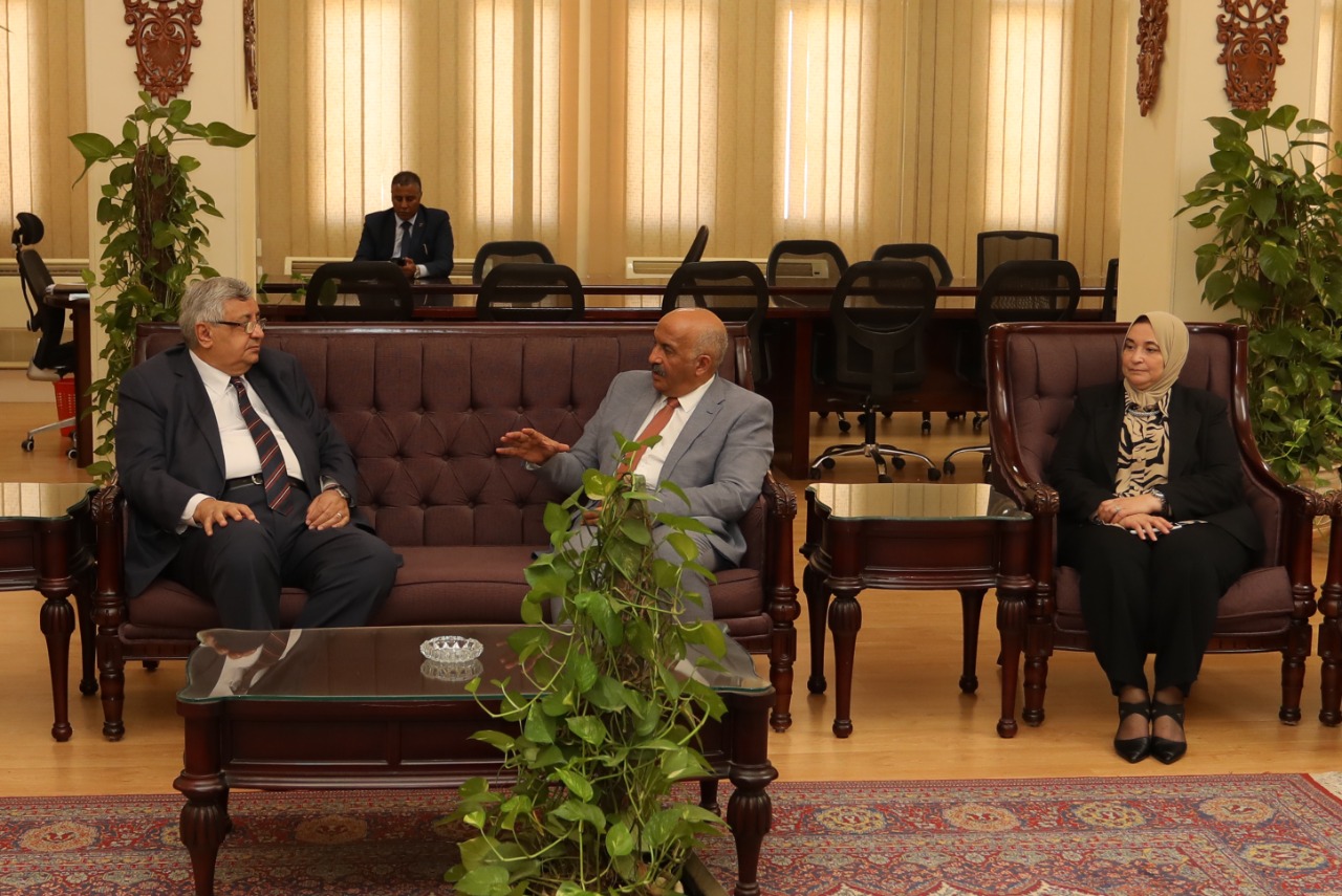 زيارة مستشار الرئيس لجامعة الزقازيق 02