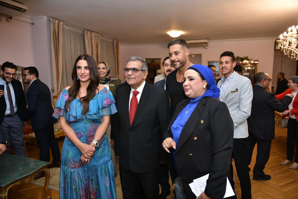     جامعة مصر للعلوم والتكنولوجيا تكرم الفنانة درة