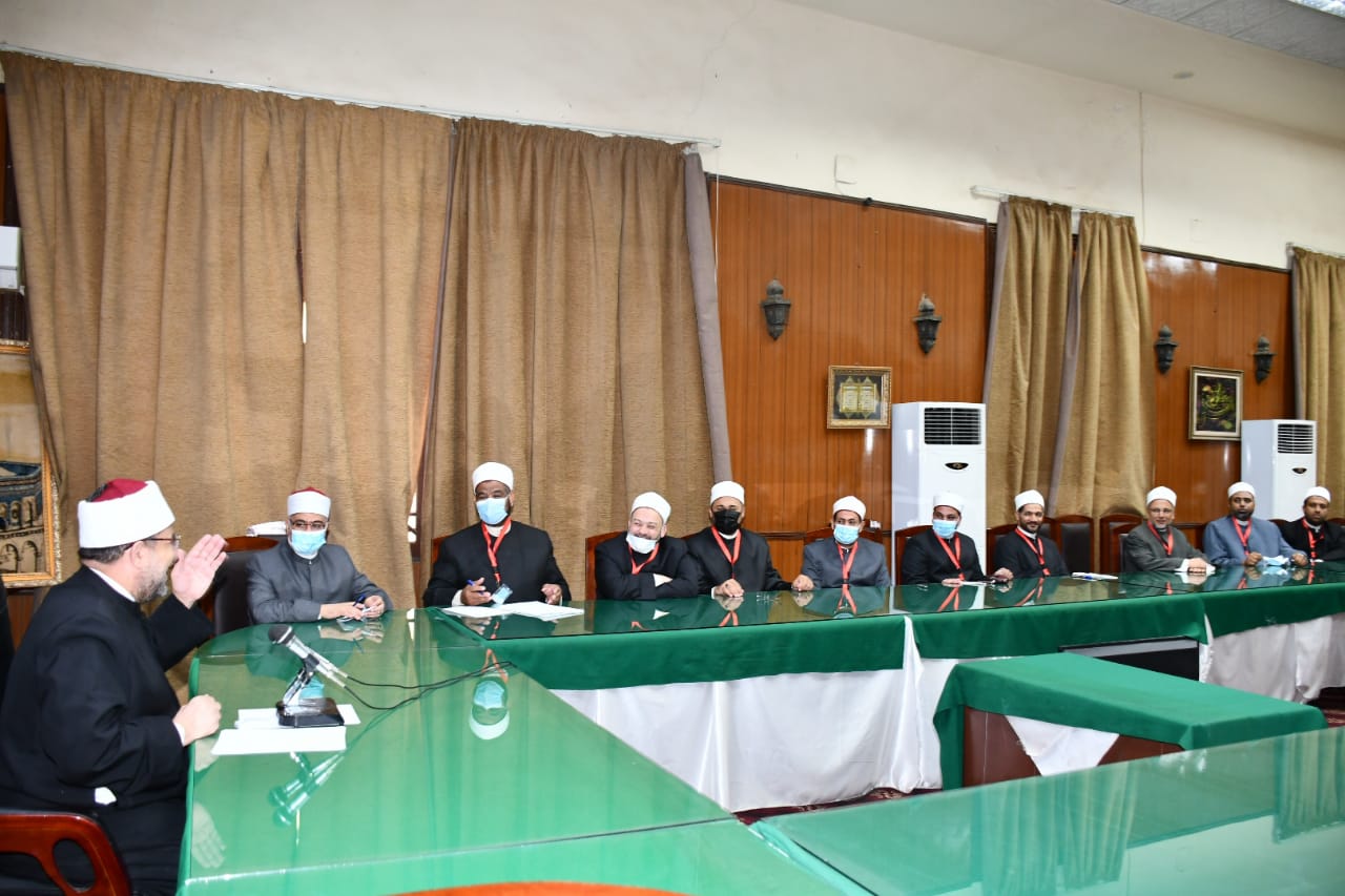 وزير الأوقاف يجتمع بنخبة من أئمة المساجد الكبرى