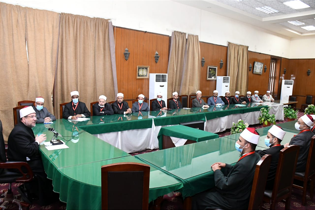 وزير الأوقاف يجتمع بنخبة من أئمة المساجد الكبرى