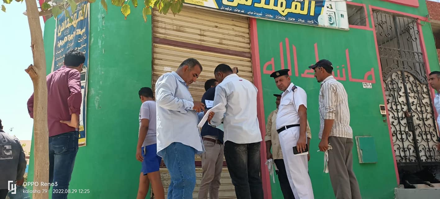 غلق وتشميع أنشطة تجارية مخالفة في العاشر من رمضان 01