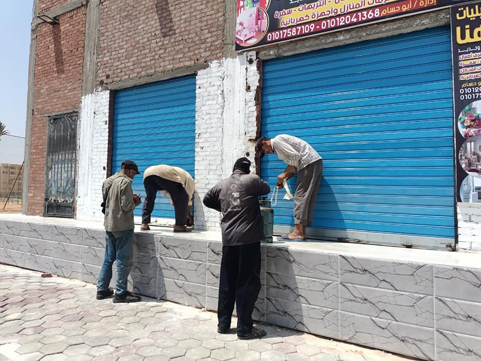 غلق وتشميع أنشطة تجارية مخالفة في العاشر من رمضان 09