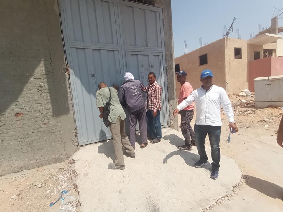 غلق أنشطة تجارية مخالفة بالعاشر من رمضان 01