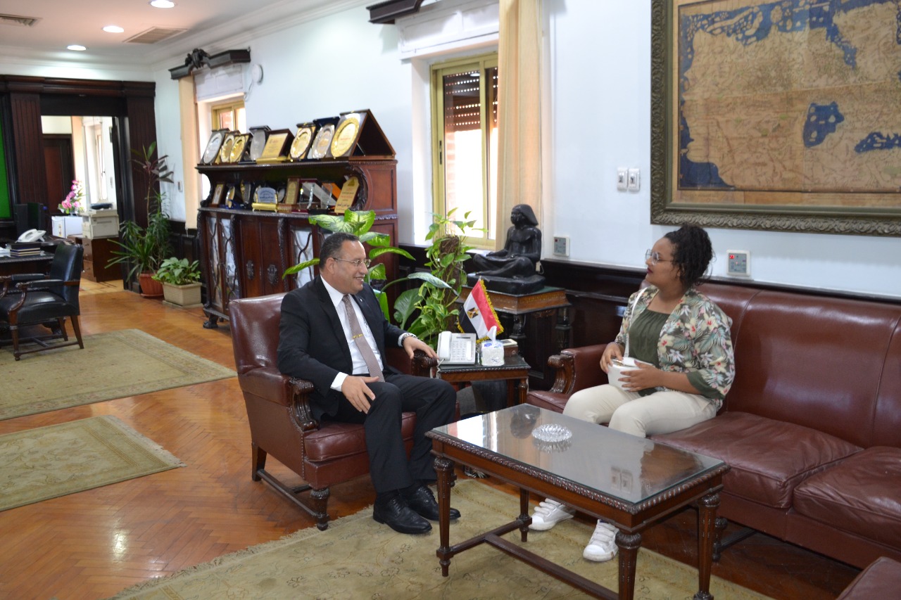 رئيس جامعة الإسكندرية ورحمة أمين فتاة الدليفري 