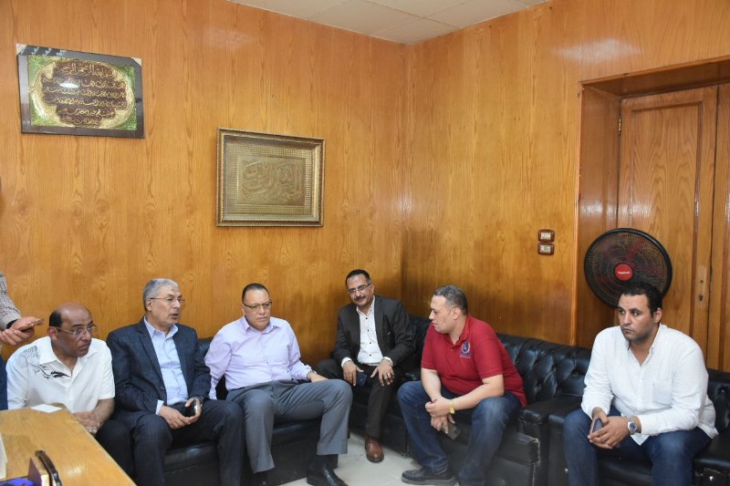 محافظ الشرقية يطمئن على حالة مصابي حادث قطار