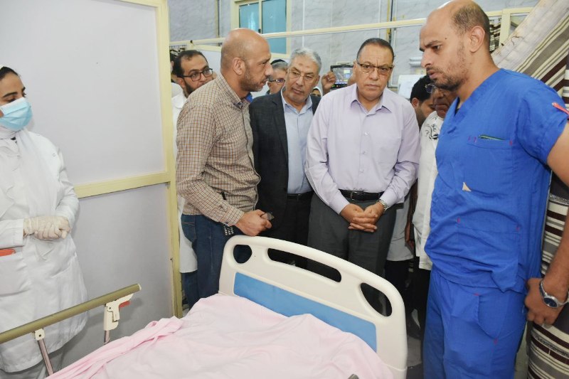 محافظ الشرقية يزور مصابي حادث قطار فاقوس 7