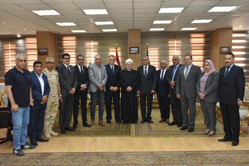 محافظ الشرقية يستقبل قيادات رفيعة المستوى 2