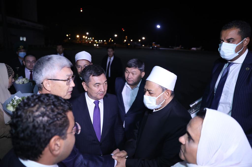 شيخ الأزهر يصل مطار نور سلطان بالعاصمة الكازاخية