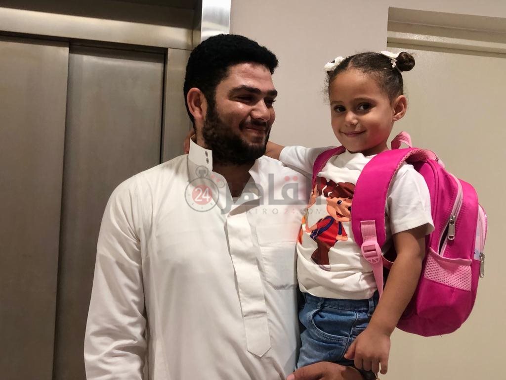 محمود محمد أحمد وطفلته