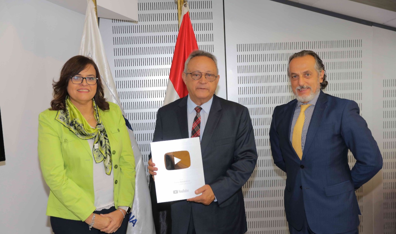 مكتبة الإسكندرية تتسلم الدرع الفضي لليوتيوب