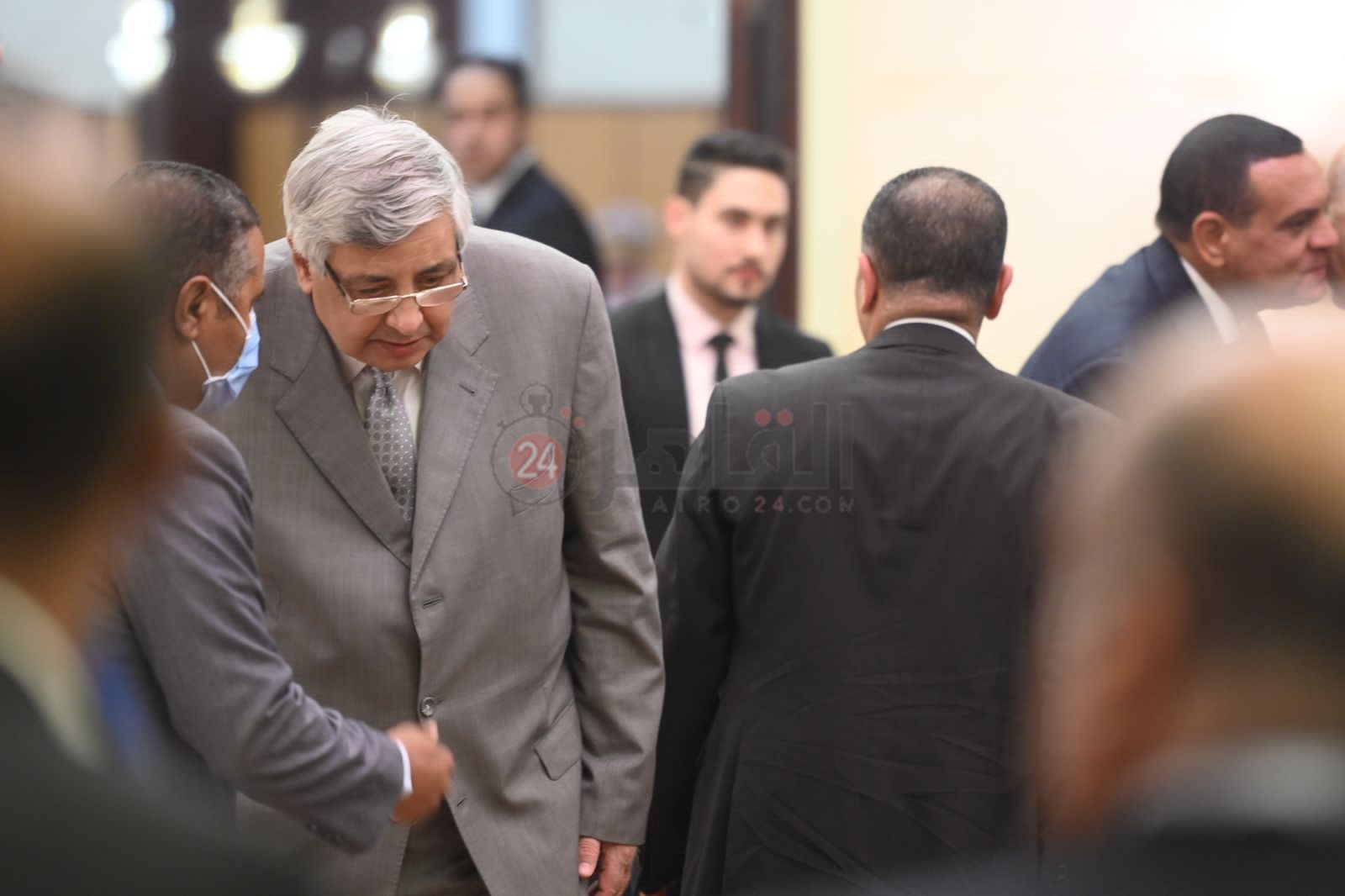 مستشار رئيس الجمهورية لشئون الصحة يؤدي واجب العزاء في زوجة طارق شوقي (2)