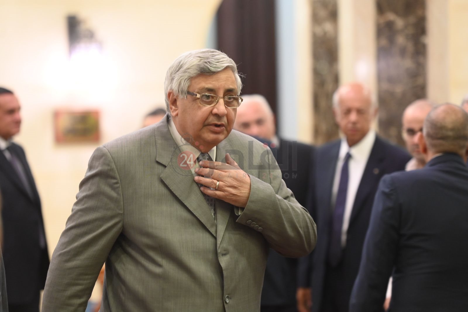 مستشار رئيس الجمهورية لشئون الصحة يؤدي واجب العزاء في زوجة طارق شوقي (3)