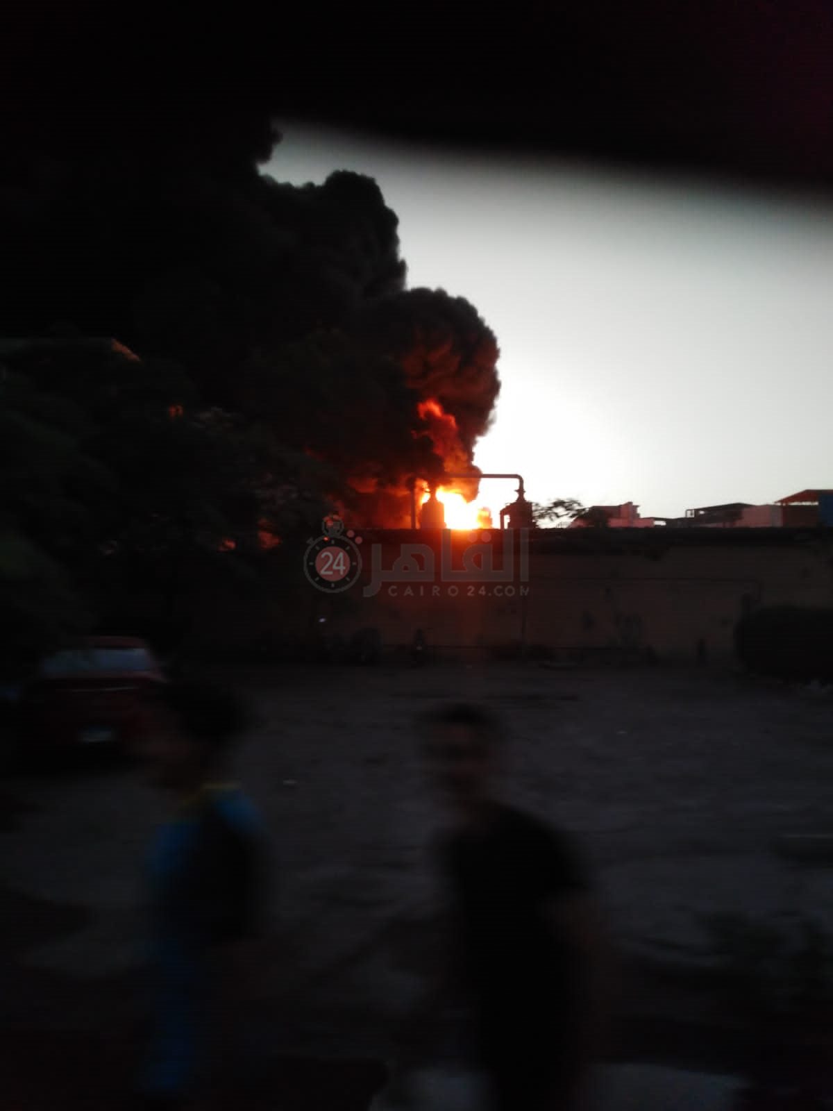 حريق مصنع فوم في العاشر من رمضان 02