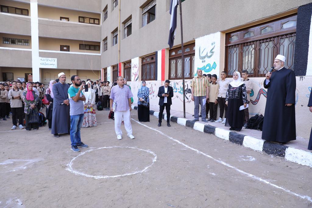 وكيل الأزهر يطمئن على سير الدراسة بالمعاهد الأزهرية 