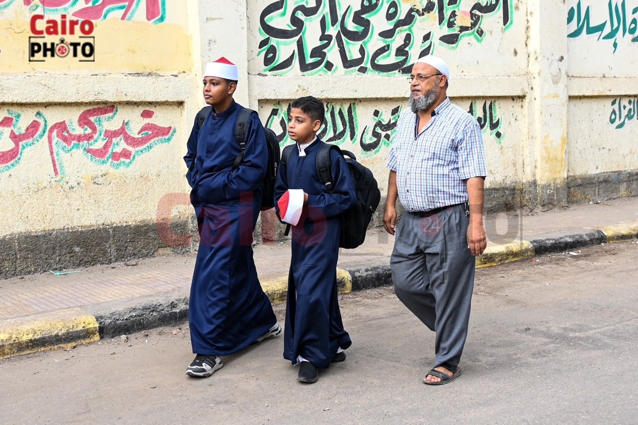 اللون الأحمر يزين معاهد الأزهر في ثاني أيام الدارسة