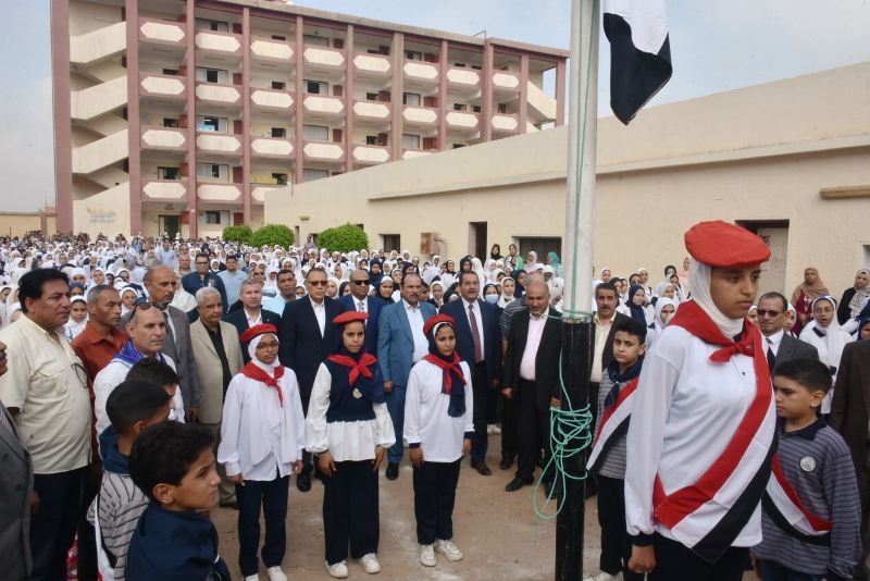 محافظ الشرقية يحضر طابور الصباح 02