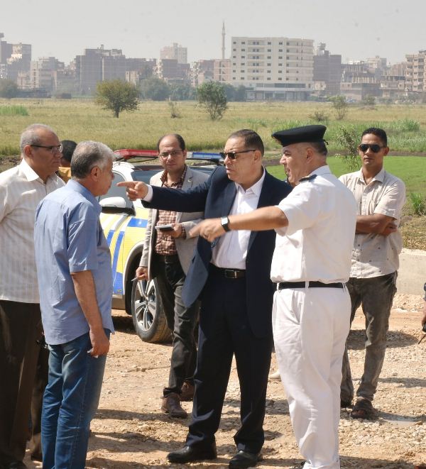 محافظ الشرقية خلال جولته في الزقازيق 04