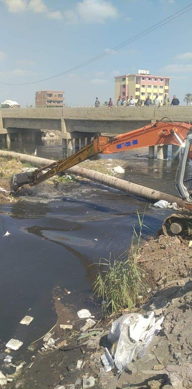 محاولات العثور على جثة الطفل 05