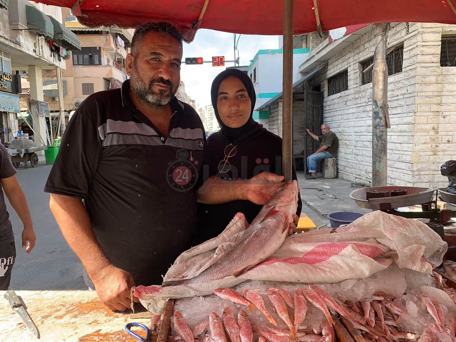 داليا بائعة الأسماك ببورسعيد ووالدها 