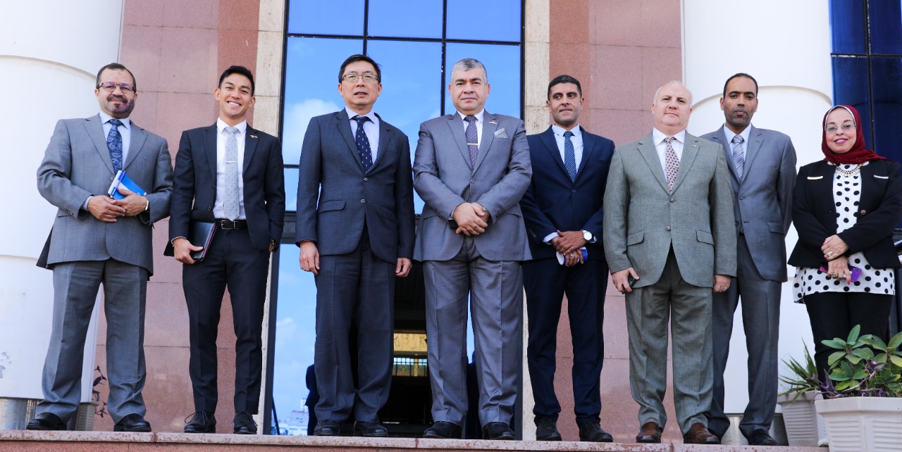 وفد من سنغافورة يزور ميناء الإسكندرية 