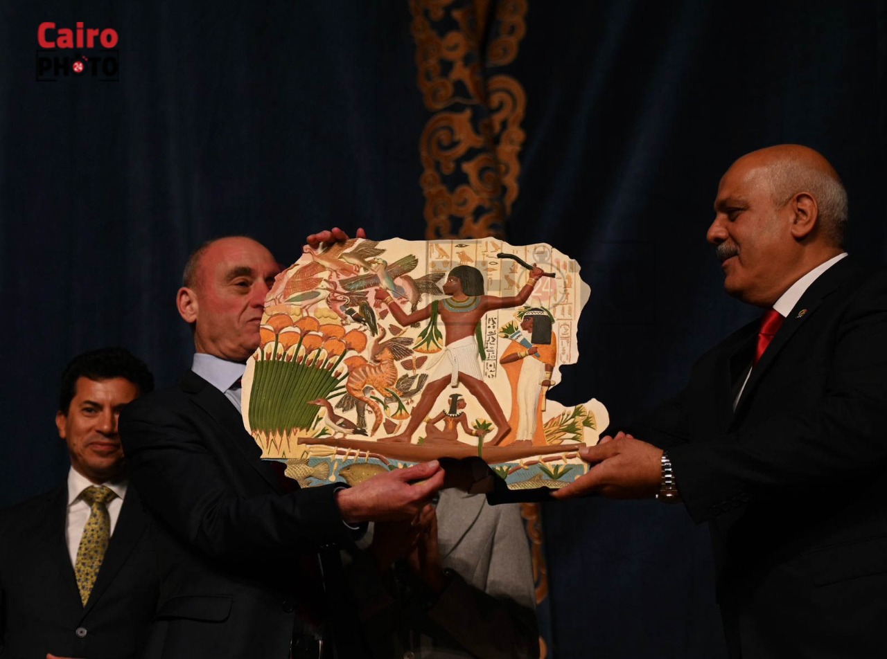 إنطلاق بطولة العالم لرماية المسدس والبندقية صور (23)