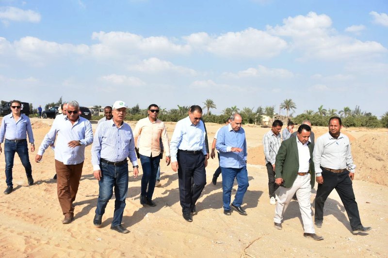 محافظ الشرقية يتفقد أرض مقلب بلبيس الجديد 03