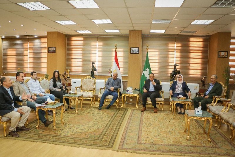 زيارة وزير قطاع الأعمال لمحافظة الشرقية 01