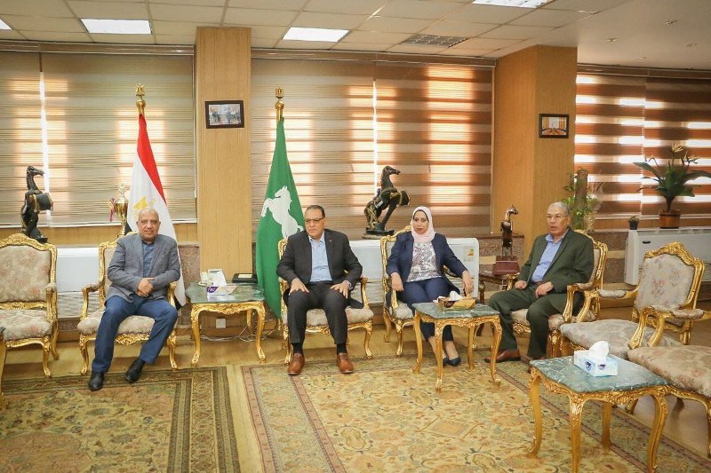 زيارة وزير قطاع الأعمال لمحافظة الشرقية 02