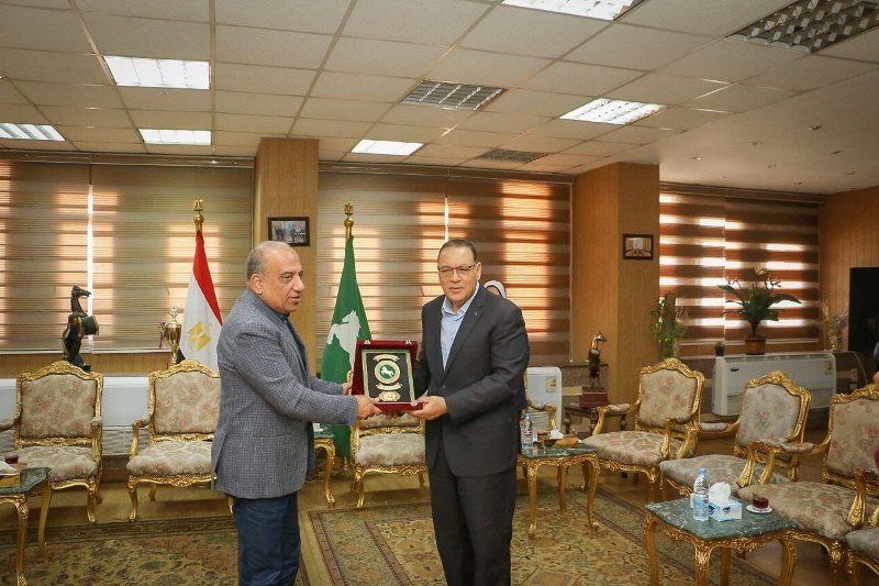 محافظ الشرقية ووزير قطاع الأعمال العام