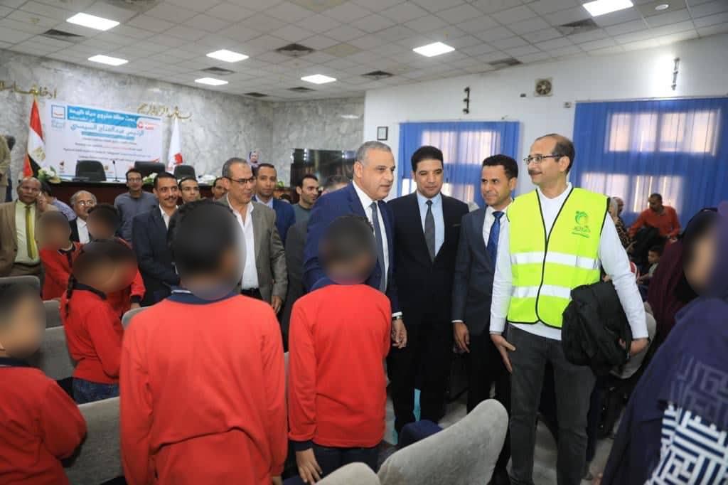  توزيع شنط مدرسية وزي مدرسي لعدد 1000 طالب وطالبة