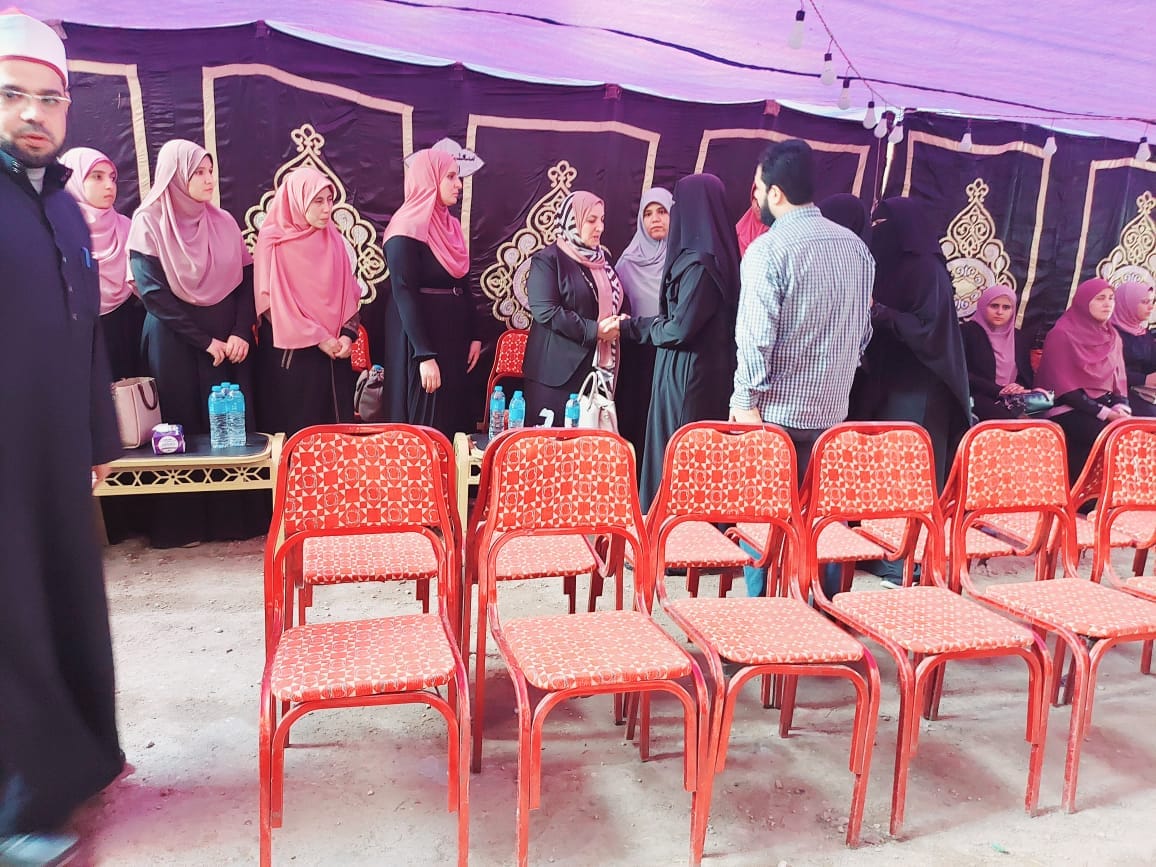 الدكتورة إلهام شاهين تعزي أسرة المحلة 