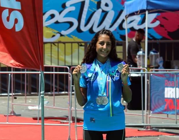 اللاعبة جومانا ياسر بطلة الترايثلون 