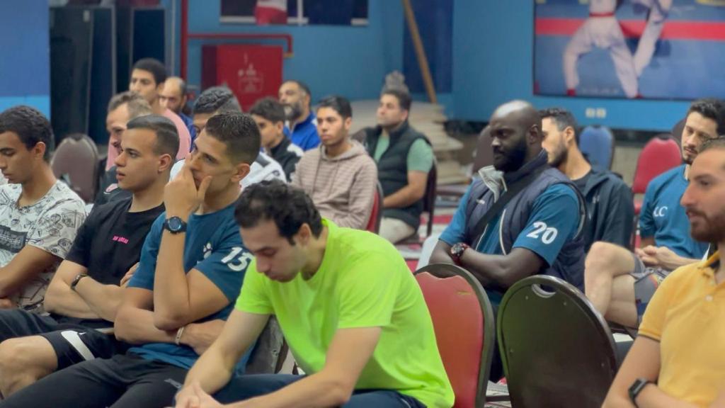 طائرة بتروجيت (10)