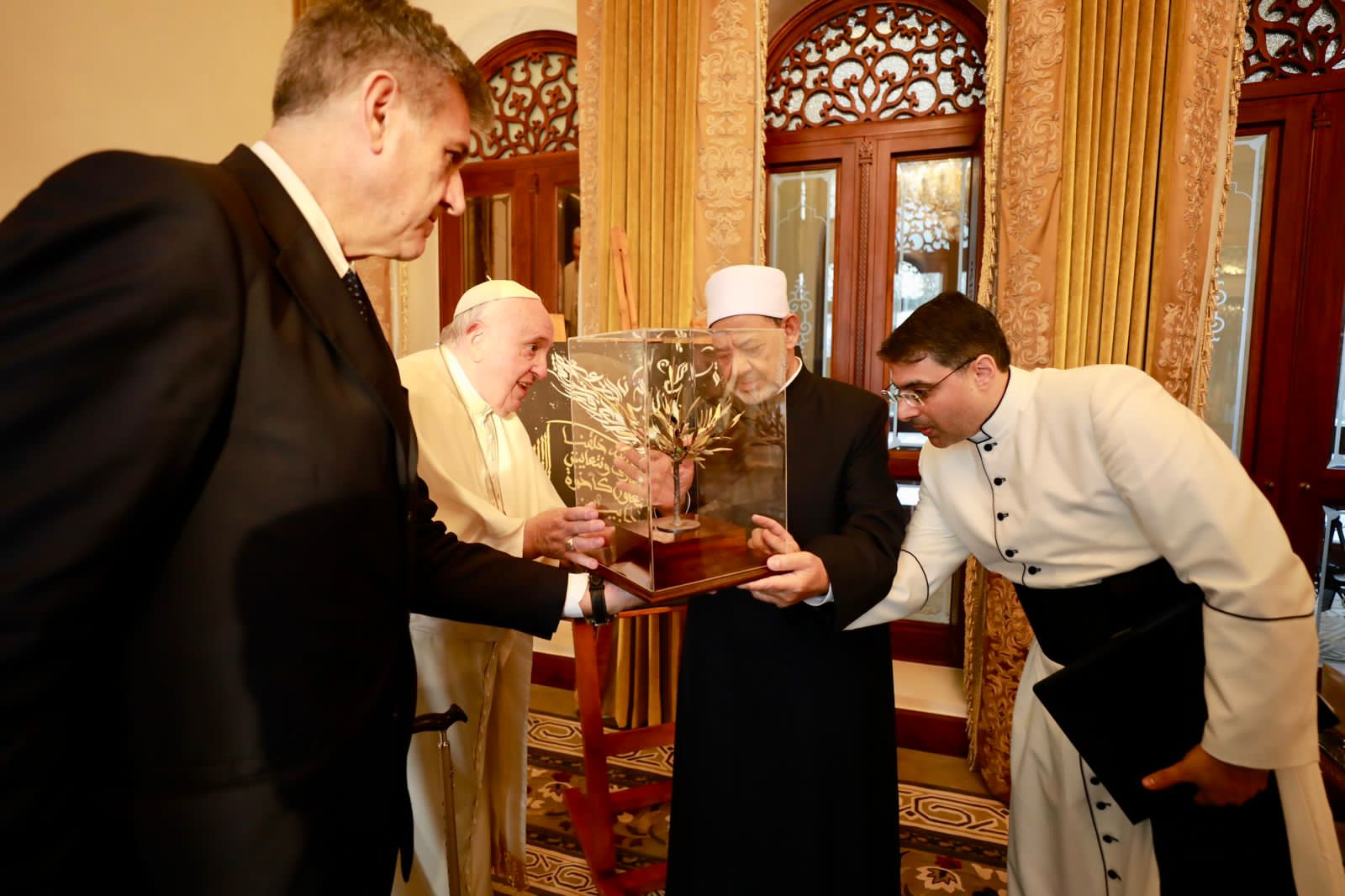 شيخ الأزهر والبابا فرنسيس 