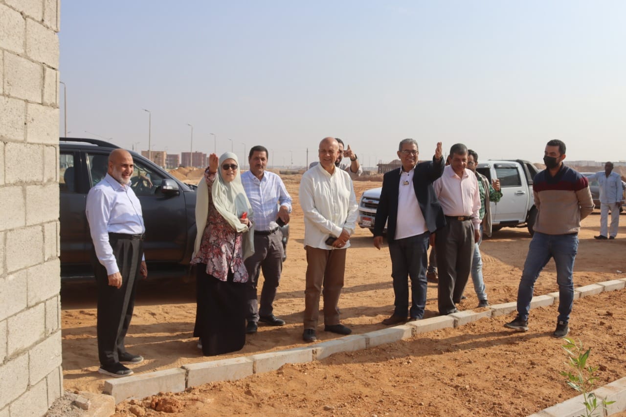 رئيس مدينة العاشر من رمضان خلال الجولة 02