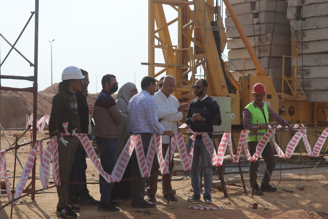 رئيس مدينة العاشر من رمضان خلال الجولة 03