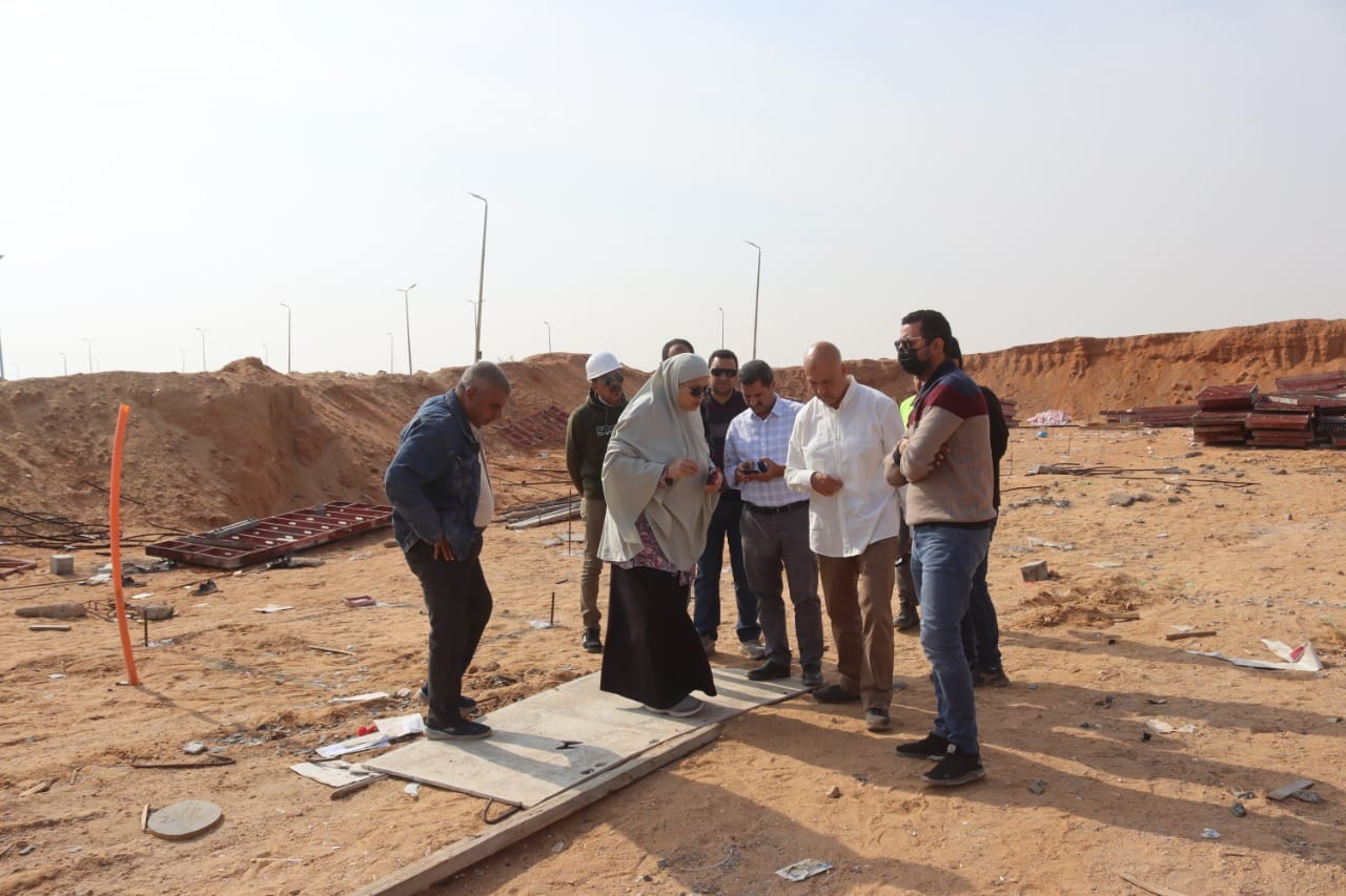 رئيس مدينة العاشر من رمضان خلال الجولة 04