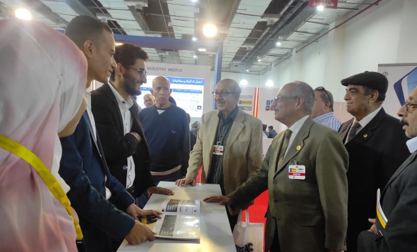 وفد مهندسين الإسكندرية في زيارة المعارض