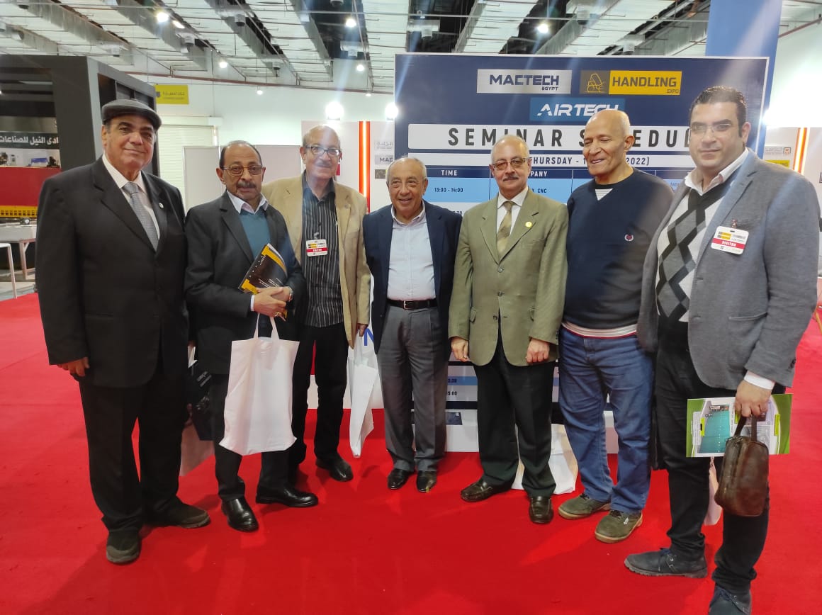 وفد مهندسين الإسكندرية في زيارة المعارض