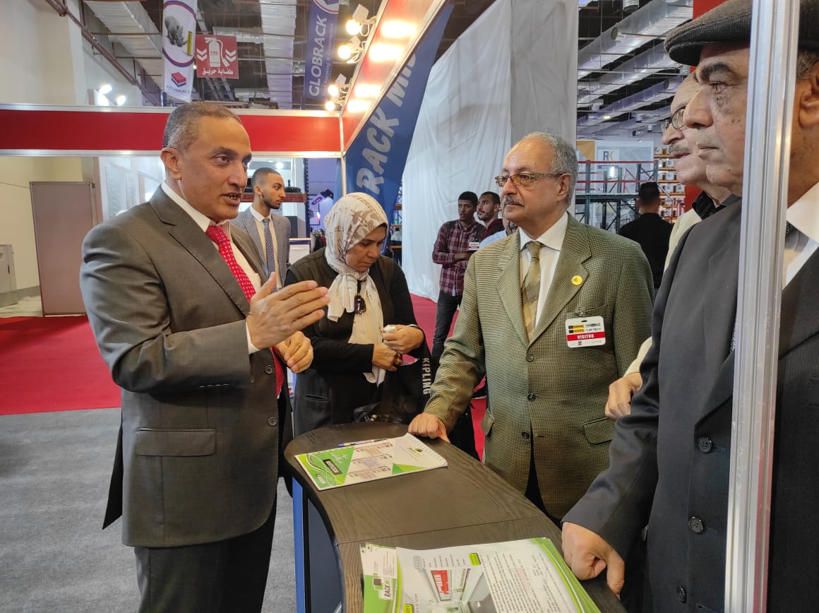 وفد مهندسين الإسكندرية في زيارة المعارض