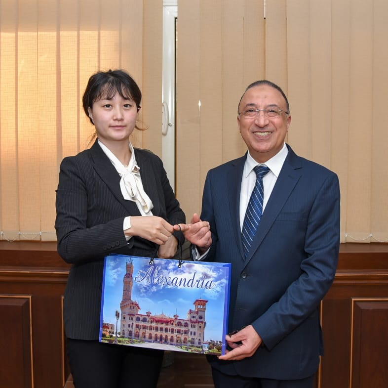 محافظ الإسكندرية يستقبل قنصل الصين