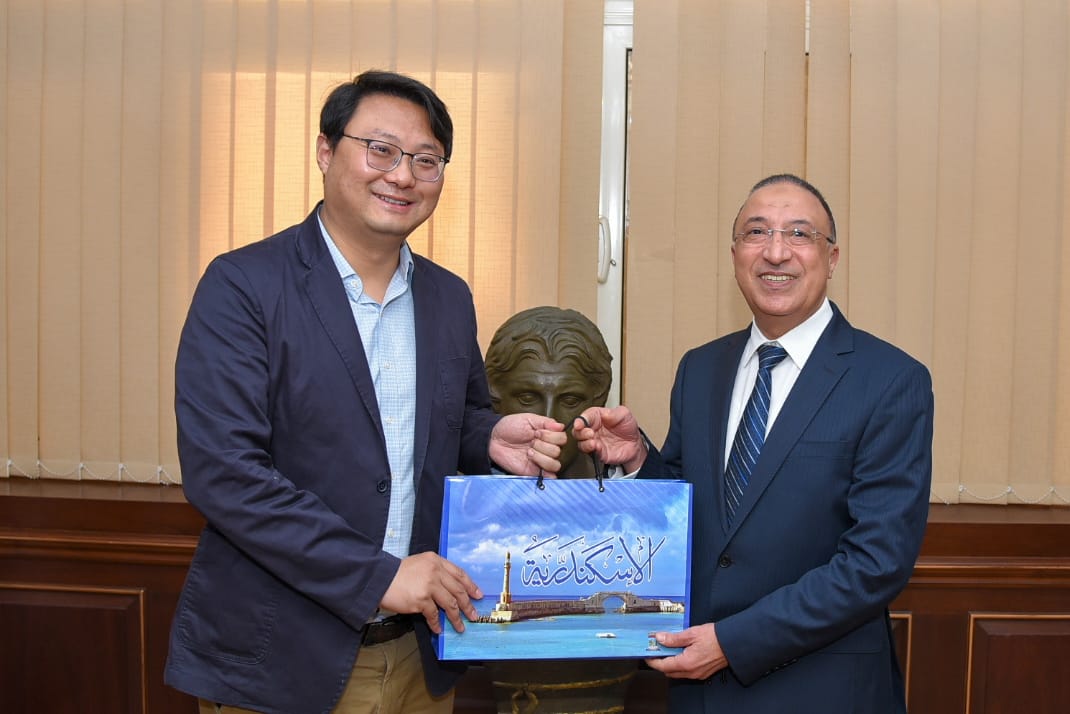 محافظ الإسكندرية يستقبل قنصل الصين