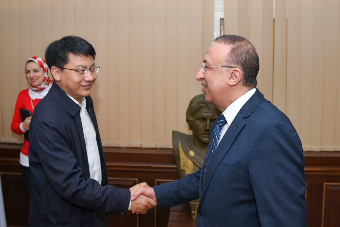 محافظ الإسكندرية يستقبل قنصل الصين