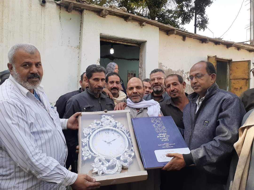 تكريم عامل النظافة 07