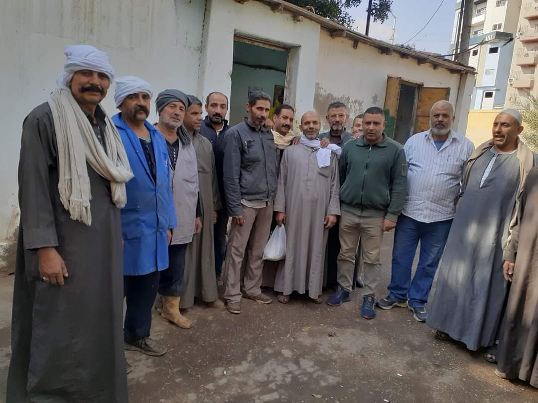 تكريم عامل النظافة 04