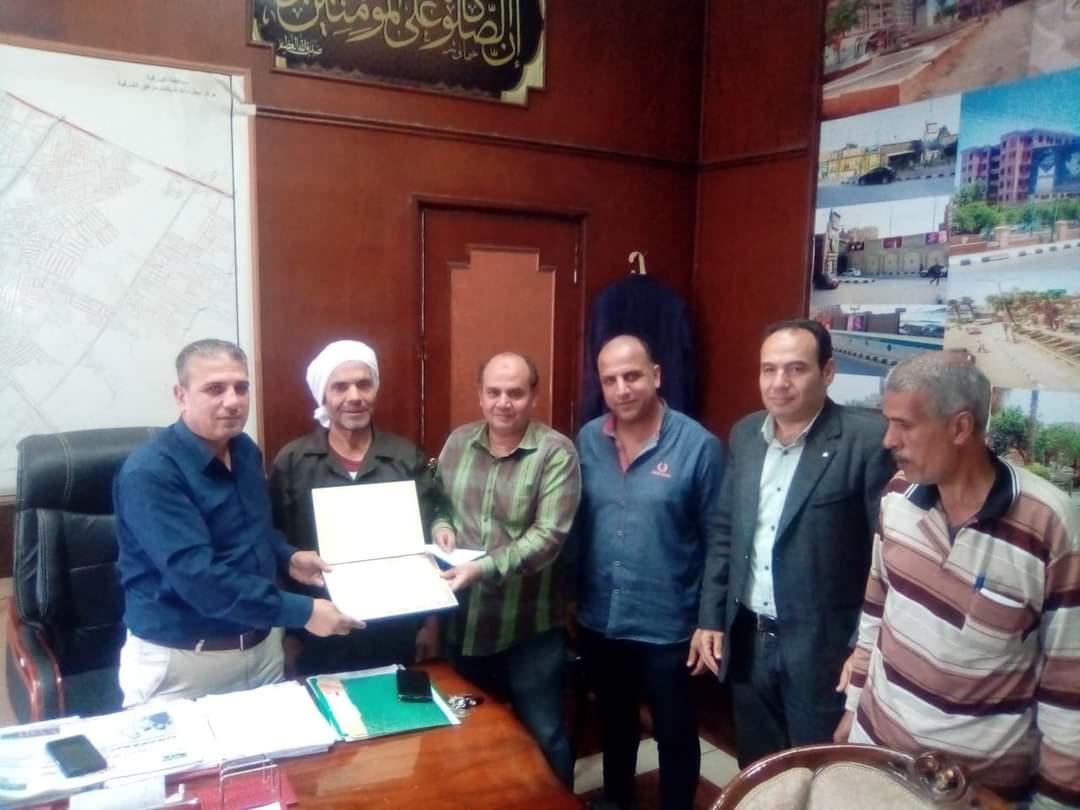 تكريم عامل النظافة 01