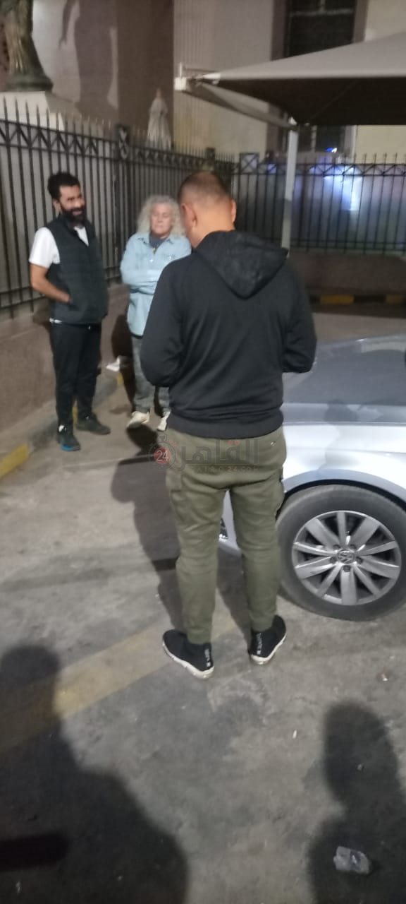 المخرجة مريم أبو عوف من أمام محكمة مصر الجديدة لمساندة منة شلبي (4)